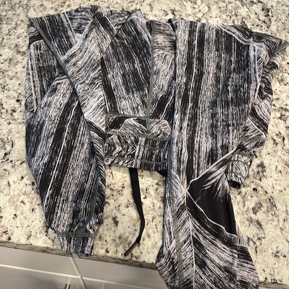 Lululemon Pants Namaskar Size 4 - Picture 4 of 12